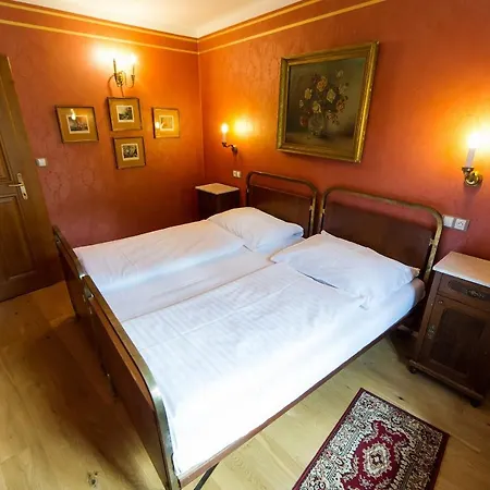 Apartment U Zvonu *